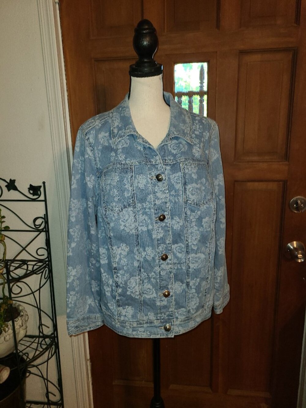 VTG Denim Jacket CJ Banks Light Blue Denim White Floral Design Sz X Fits L-XL